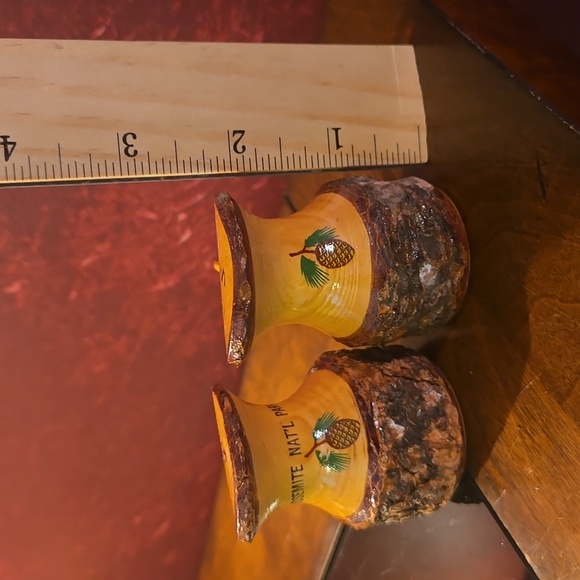 Vintage Salt & Pepper Shakers - Wood Live - Yosemite National Park Souvenirs - Picture 2 of 9